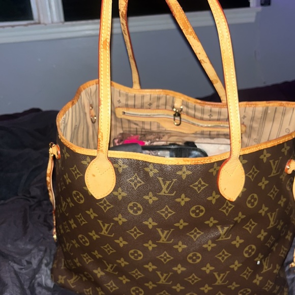 Large Louis Vuitton tote bag - Picture 2 of 4
